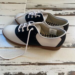 Two-Tone Saddle Shoes – Black & White – Preppy Golf Style – Women’s 6.5